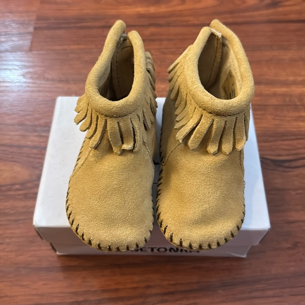 Minnetonkanka toddler soft moccasins